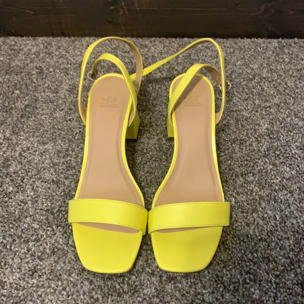 Super cute neon heels!
